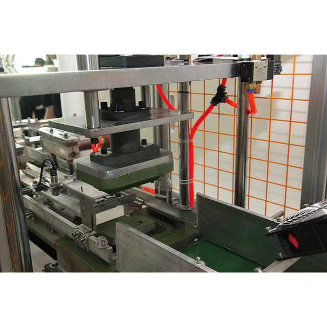 BJ-CHR 食品(pin)紙托盒成型(xing)機